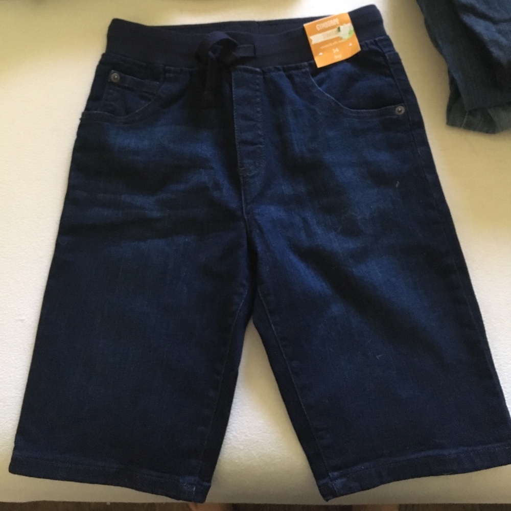 👖NWT Jean Shorts